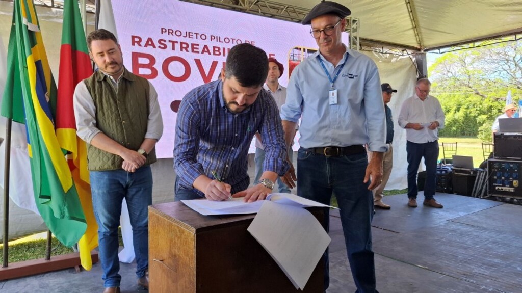 Seapi e Embrapa firmam parceria para projeto de rastreabilidade