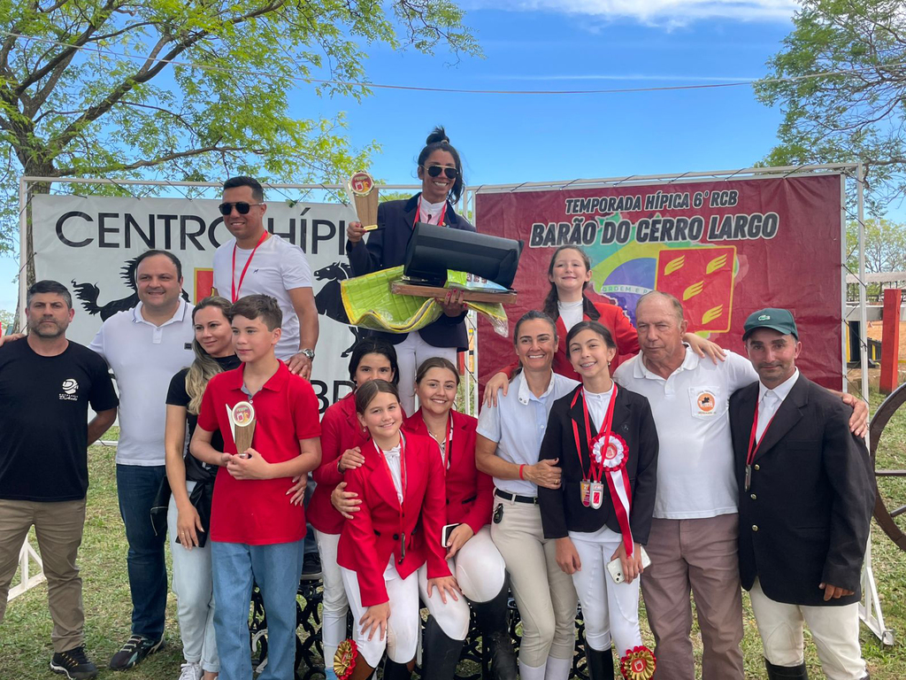 Uruguaianenses fazem bonito em concurso de hipismo