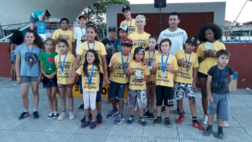 Acoru encerra temporada com rústica e jantar de massas